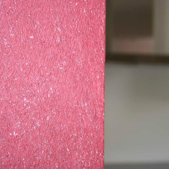 Kreativ gestaltete Wand mit moderner Wandbeschichtung