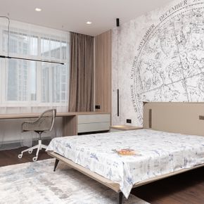 Mustertapete mit Wandbild in einem Schlafzimmer