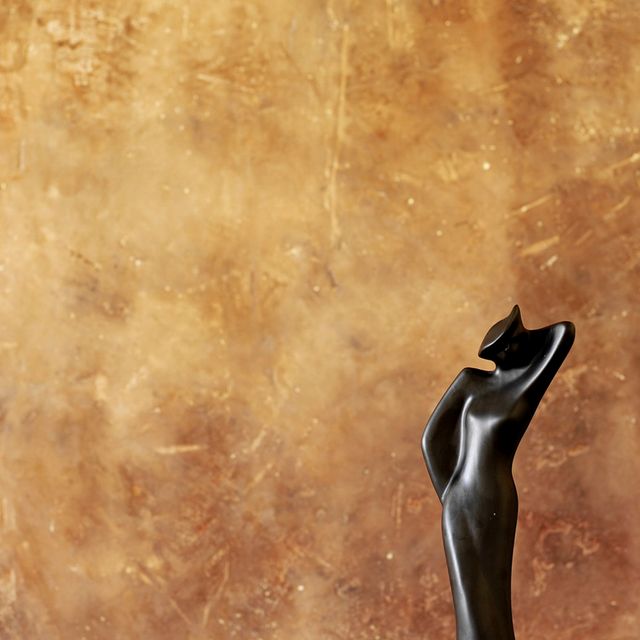 Kreativ gestaltete Wand mit moderner Wandbeschichtung