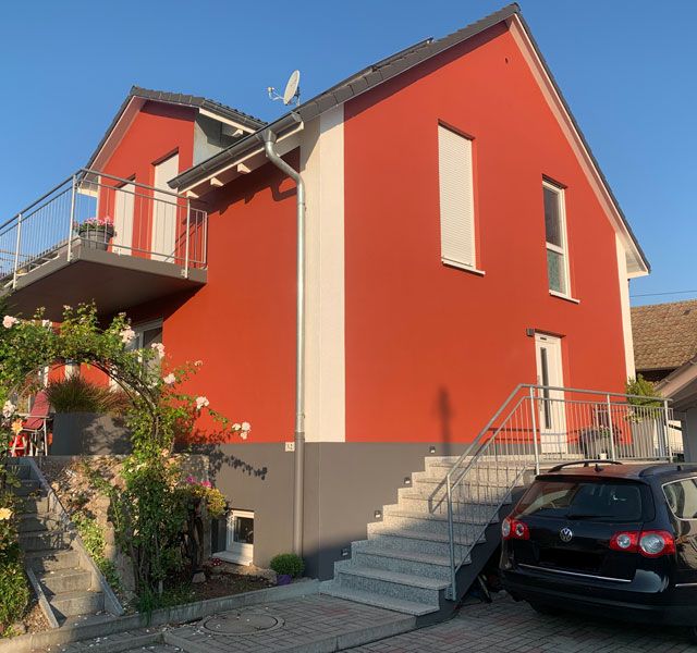 Fassadenanstrich Einfamilienhaus mit Funktionsfarbe