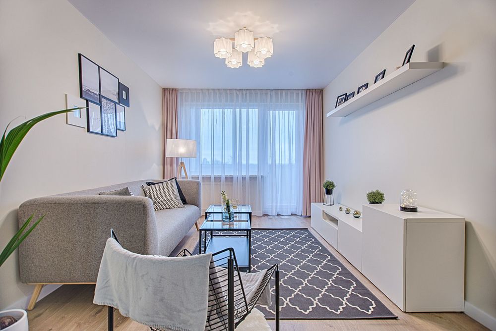 Puristisch modernisierter Wohnraum