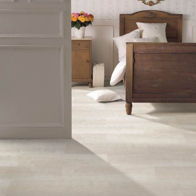 Beispiel für hochwertigen Designboden im Schlafzimmer