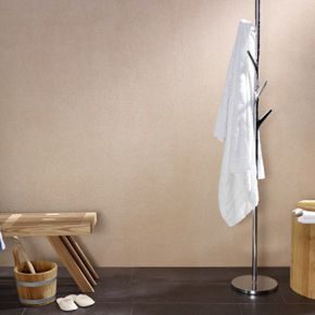 Strukturputz auf einer Wand in einem Badezimmer
