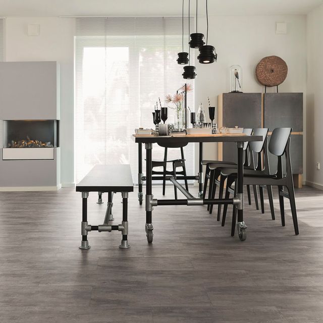 Beispiel für hochwertigen Designboden im Esszimmer