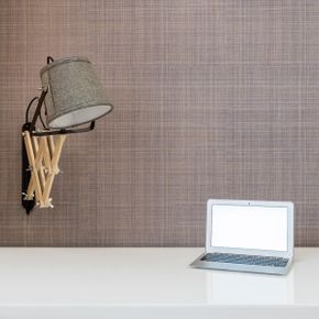 Vinyltapete in einem Hotelzimmer mit starker Struktur