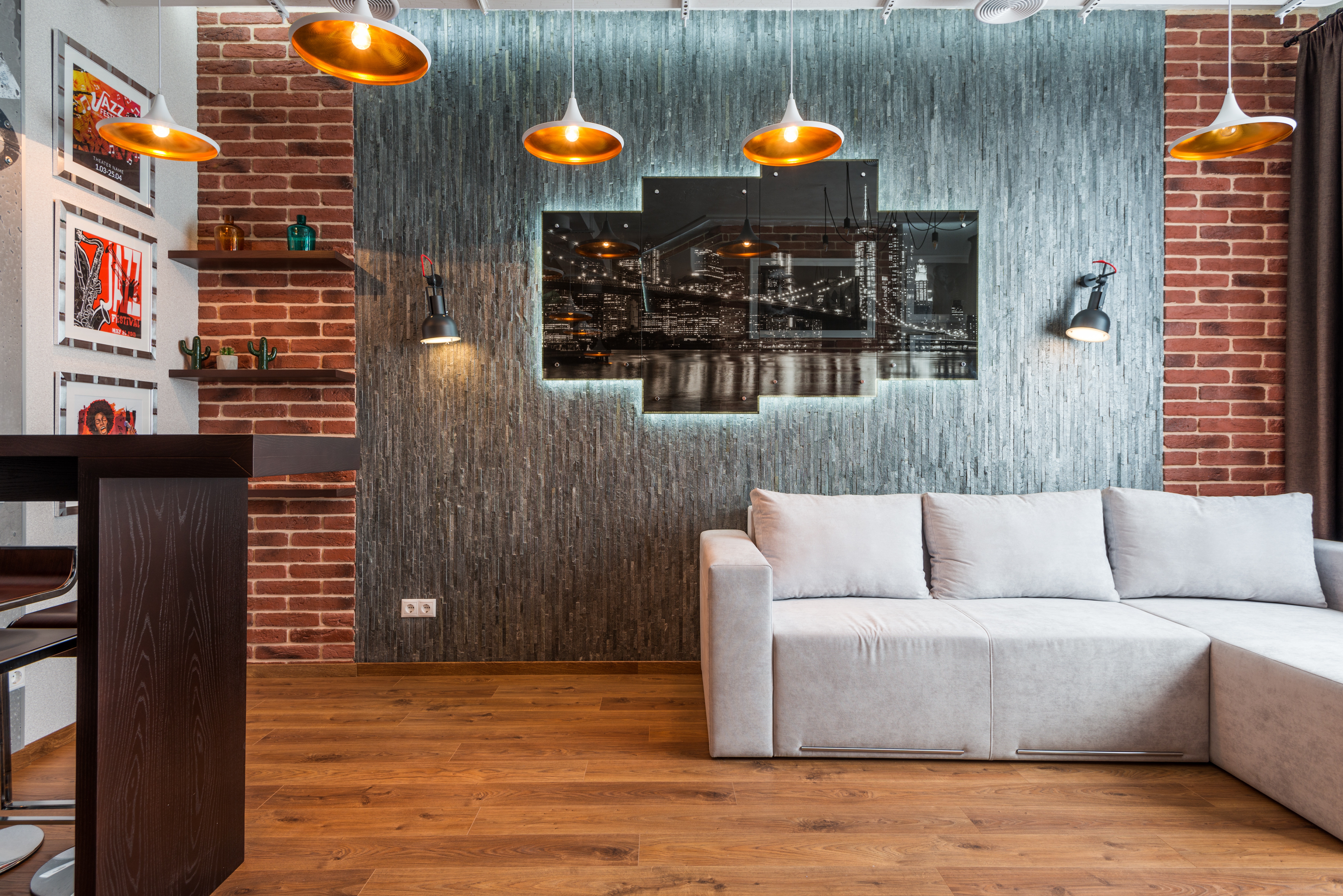 Brauner Vinylboden in einem Wohnzimmer mit moderner Wandgestaltung in Steinoptik