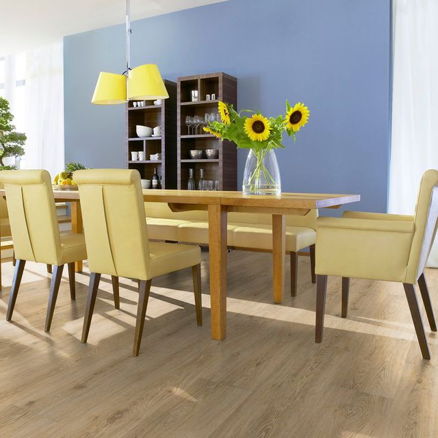 Beispiel für hochwertigen Designboden im Esszimmer